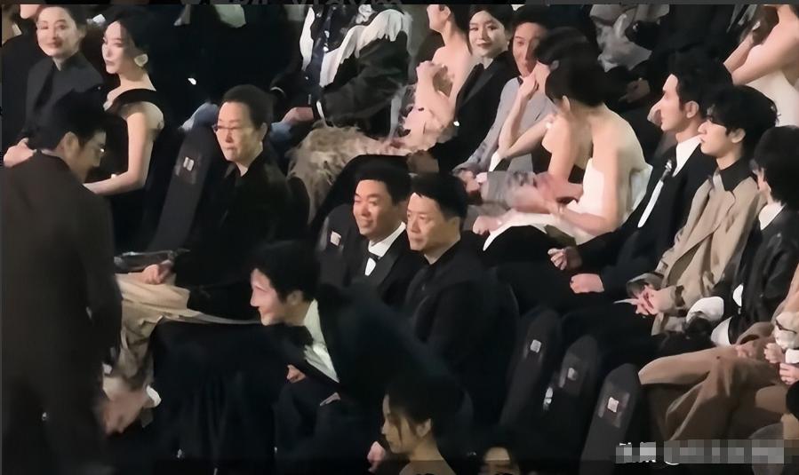 孩子父亲真相大白一月后，奚美娟低调露面，手足无措，落寞呆坐