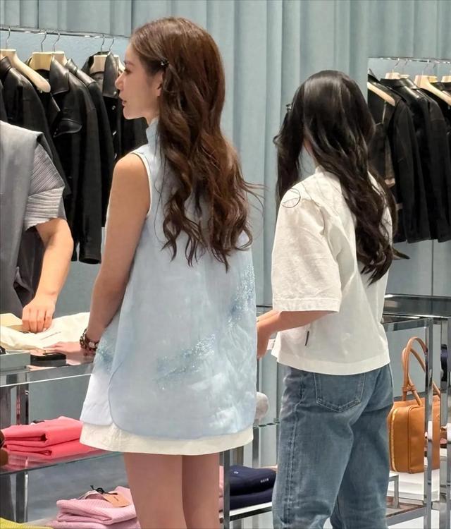 小玥儿生日请全班同学，吃蛋糕做手工好欢乐。却遭遇黄春梅再发文