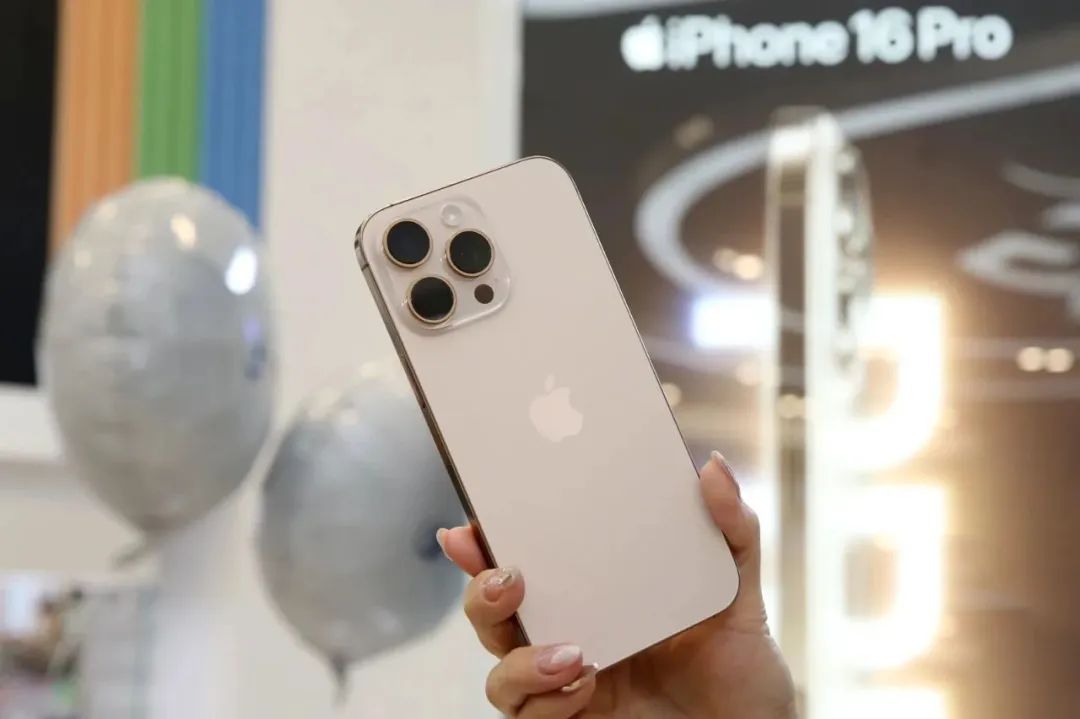 苹果新系统美到窒息,但我劝你别急着升级