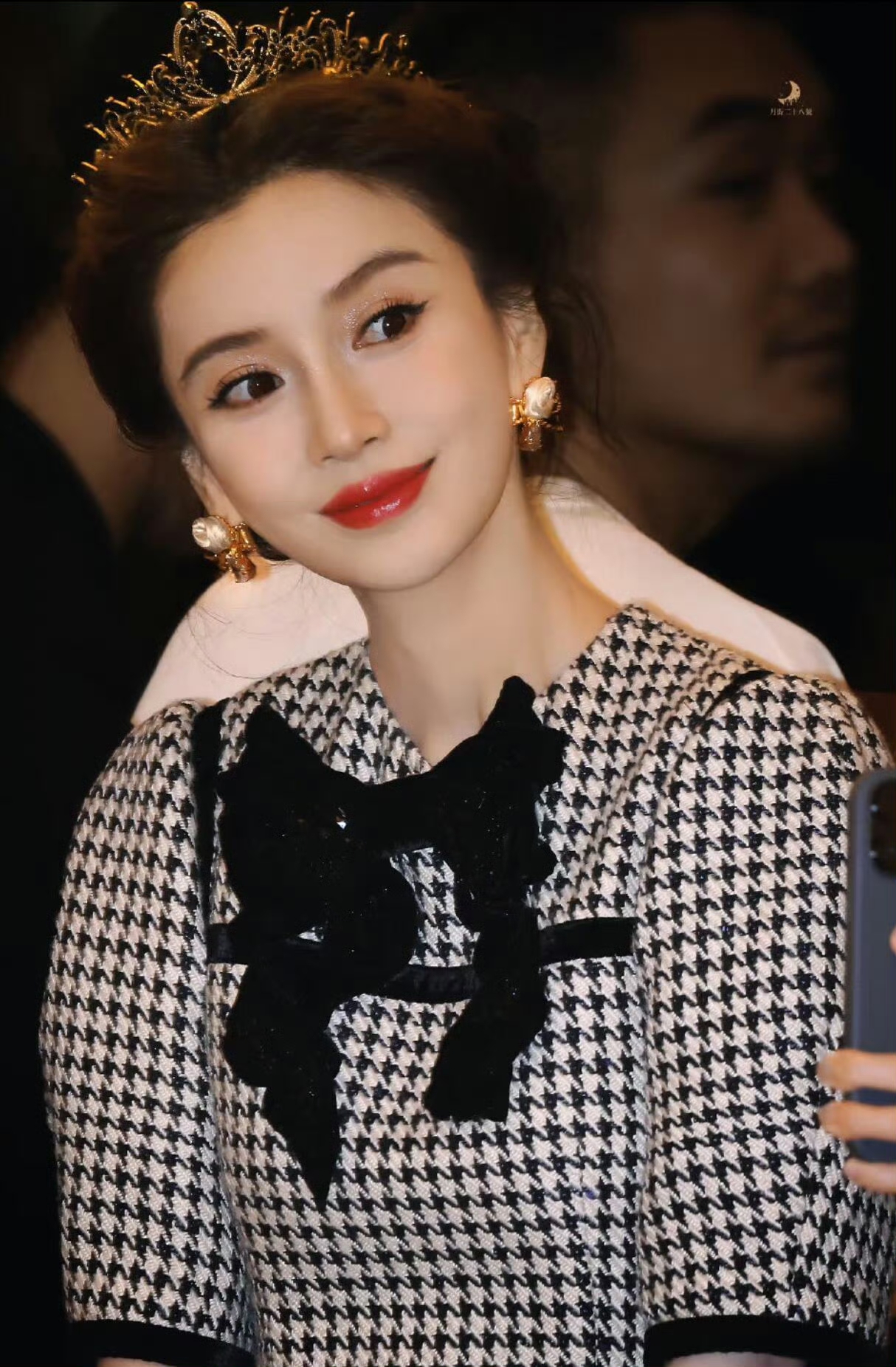 baby杨颖头戴皇冠,生图即是神图,好权威的一张脸