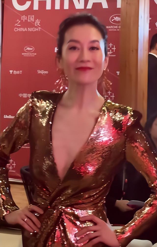 戛纳第四天，温峥嵘用力过猛，郑业成脸肿像大姨，钟楚曦大嘴抢镜