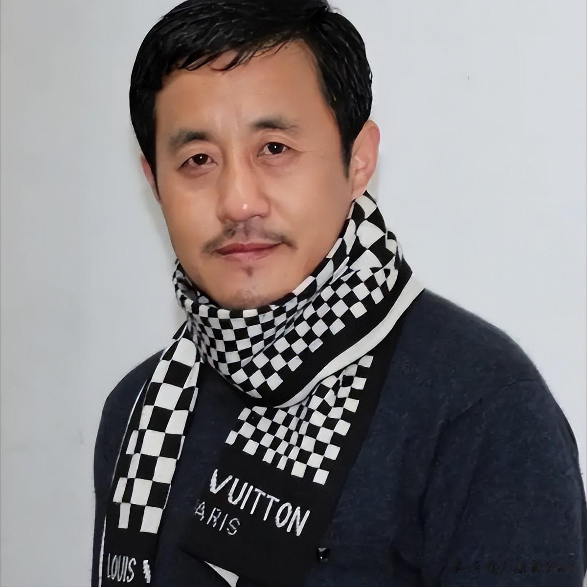 不听赵本山劝告，离婚后再娶小19岁老婆，王小宝向同辈岳父母拜年