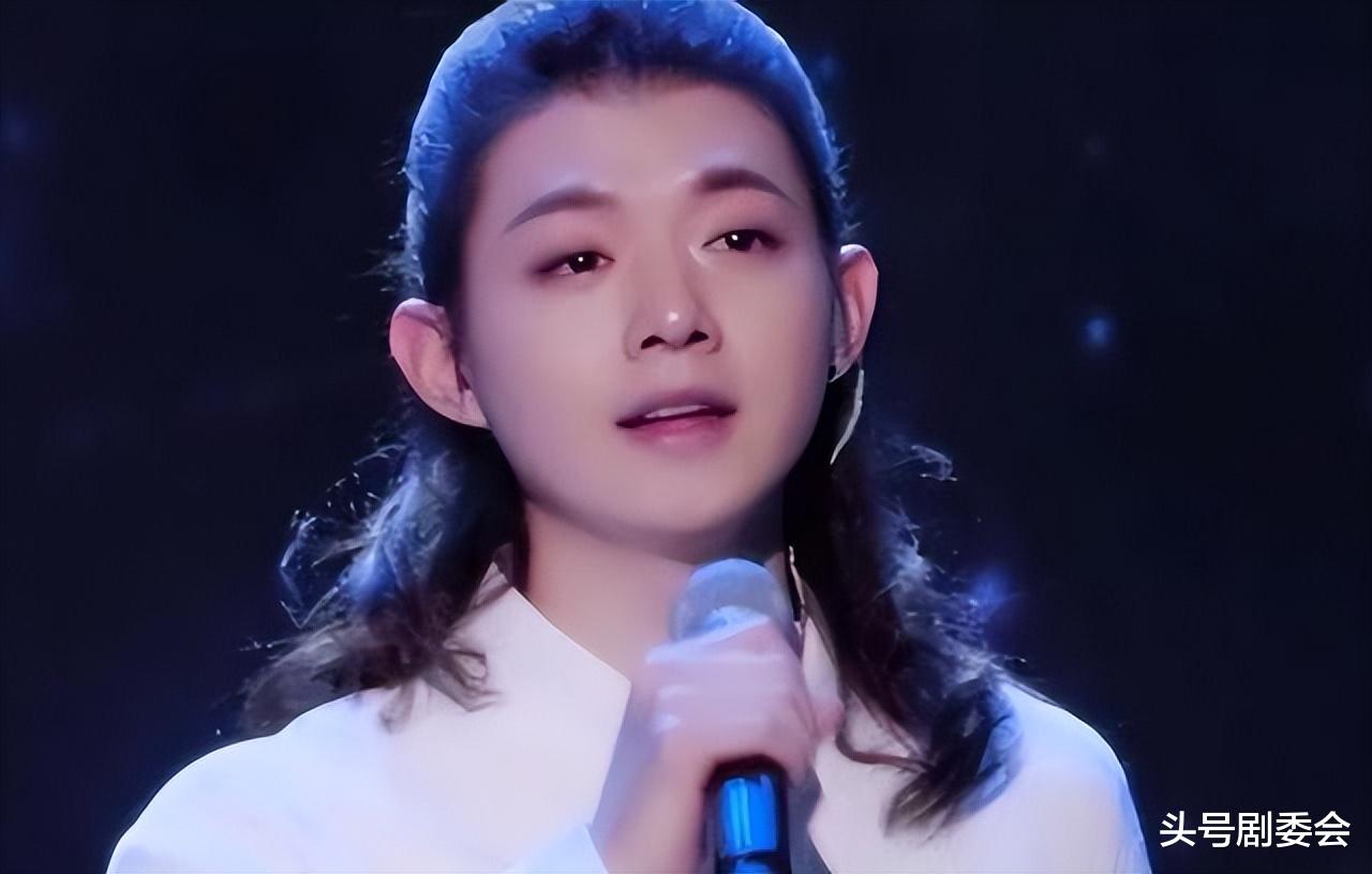 离开娱乐圈4年,霍尊事业重启,而被送进去的陈露,活成了这样