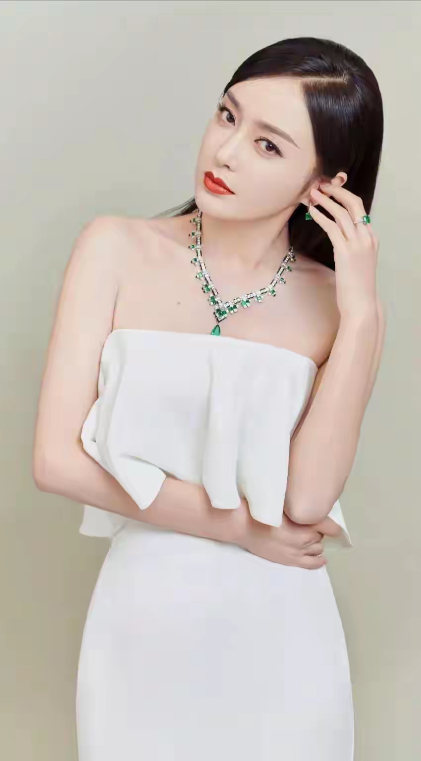 美女演员秦岚:时光淬炼的温柔力量!