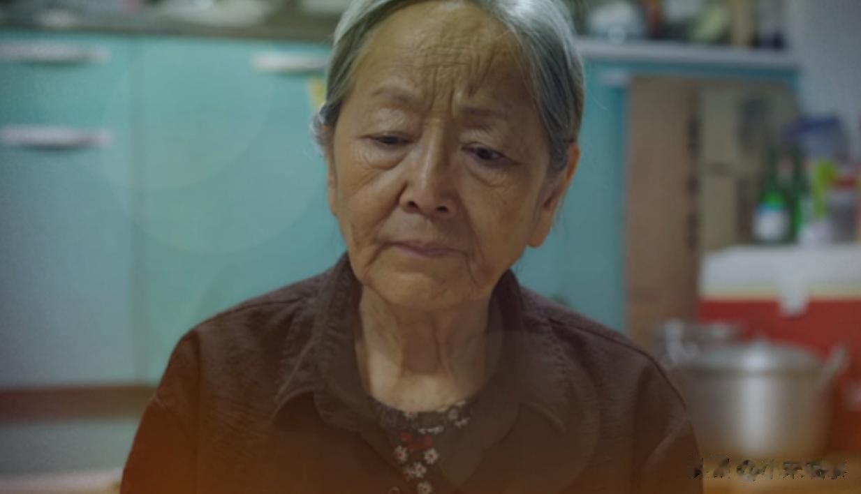 韩国女演员88岁还在赚钱养家！哭诉：孙子遭酒驾撞瘫、女儿被拖垮