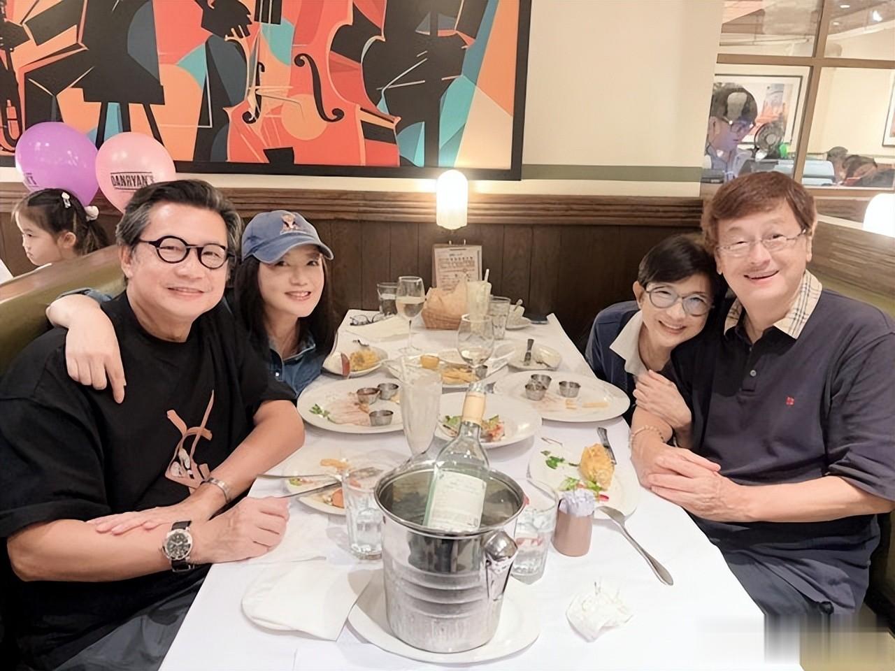 前TVB台柱主持人罕见露脸 童顏依依旧 婚后息影再進修成香港大律师