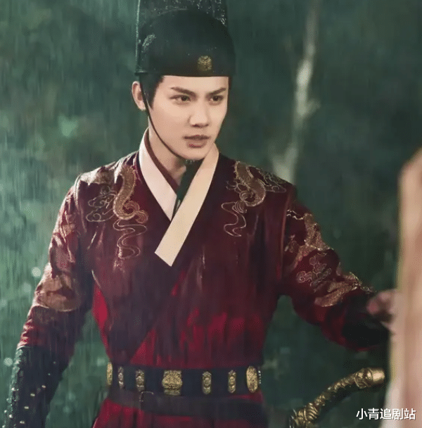 他演爹，比年轻时候还帅！