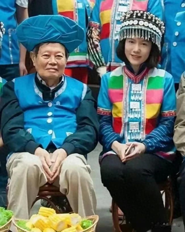 杨振宁去世后，翁帆搬离了旧居住进了普通公寓，明年将去英国工作