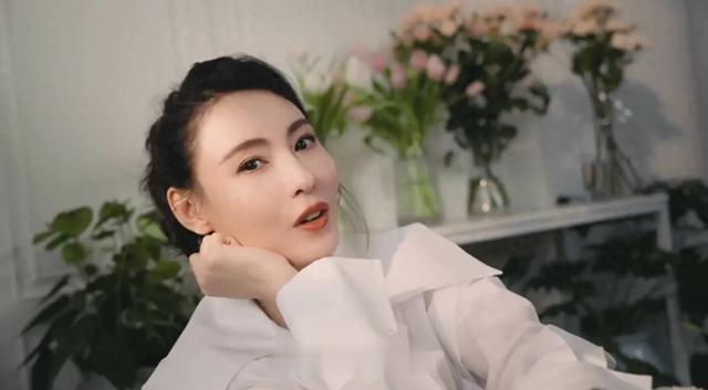 张柏芝罕见晒仨儿子,Lucas 和小Q打球好帅,6岁小儿子侧脸像哥哥