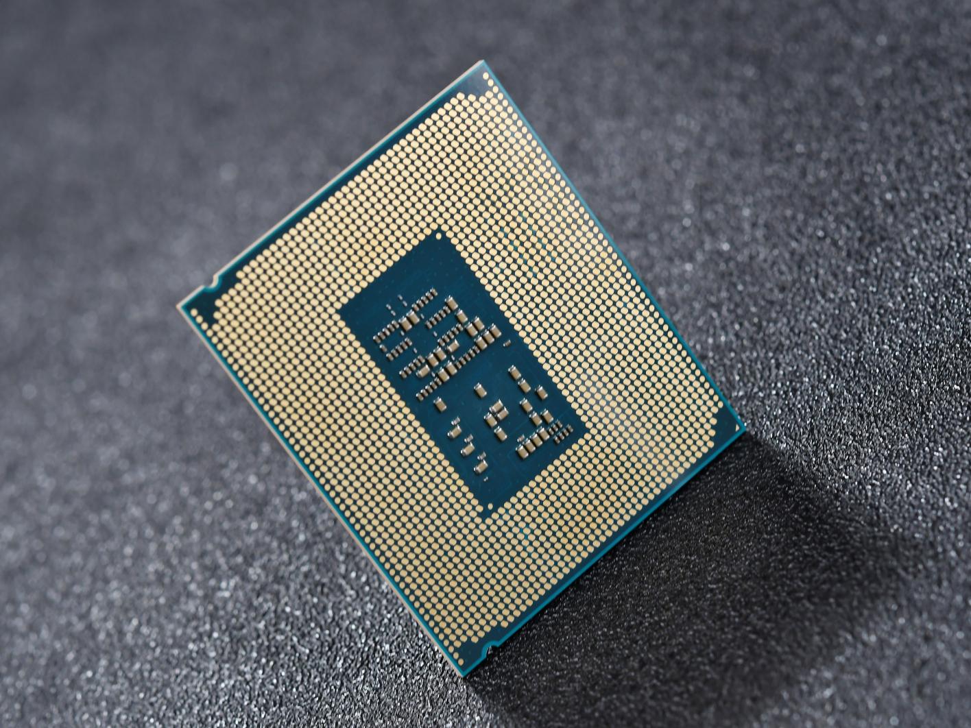 千元價位段終極優選：酷睿Ultra5-230F全能實力超越銳龍5 9500F