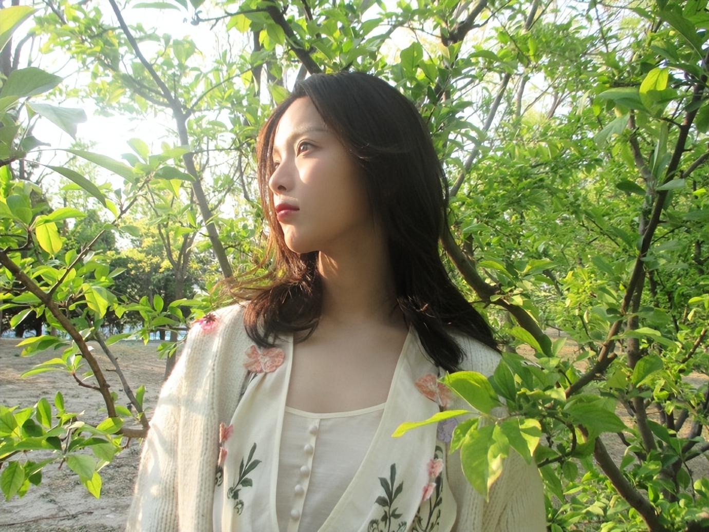 杨超越这期的表现真是太绝了,每一秒嘟在散发魅力!