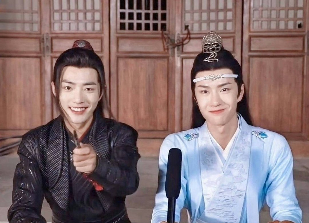 微博之夜阵容官宣：85花3人下桌，王一博和他太意外，杨幂成赢家