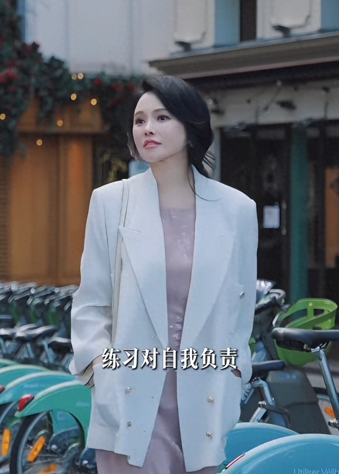 伊能静专程飞韩国剪头发，素颜脸垮馒化严重，为保养相当舍得花钱