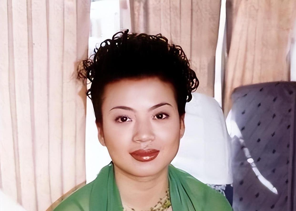 57岁张也实力证明:单身也能活得漂亮!