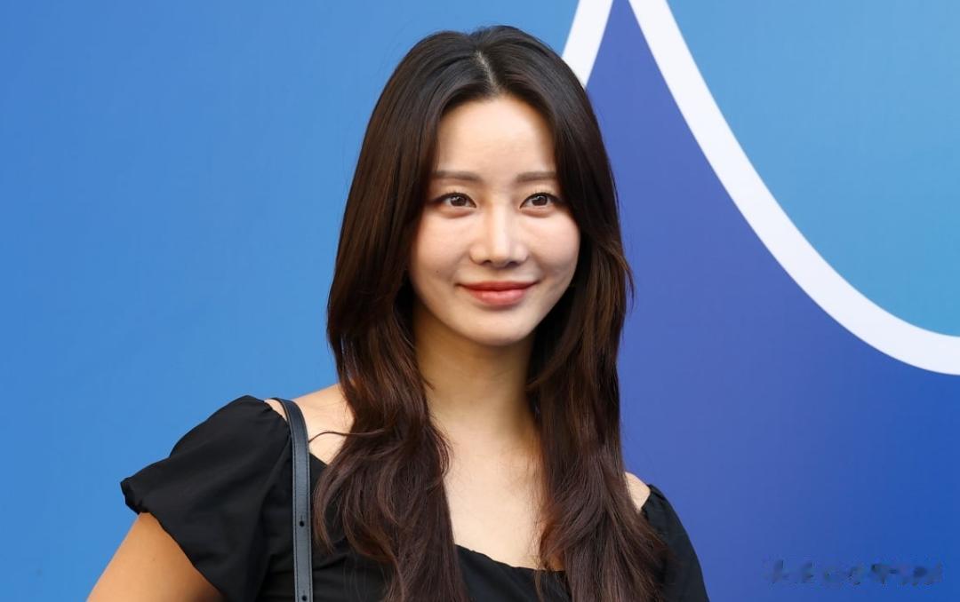 韩国女星离婚后抚养两娃，自愿放弃财产分割，对前夫只有一个要求