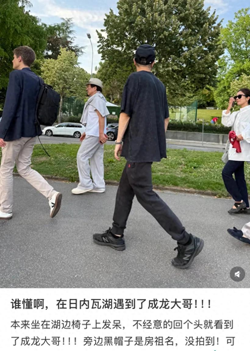 42岁房祖名近照曝光!穿搭清爽状态很不错,陪爸爸成龙去瑞士领奖