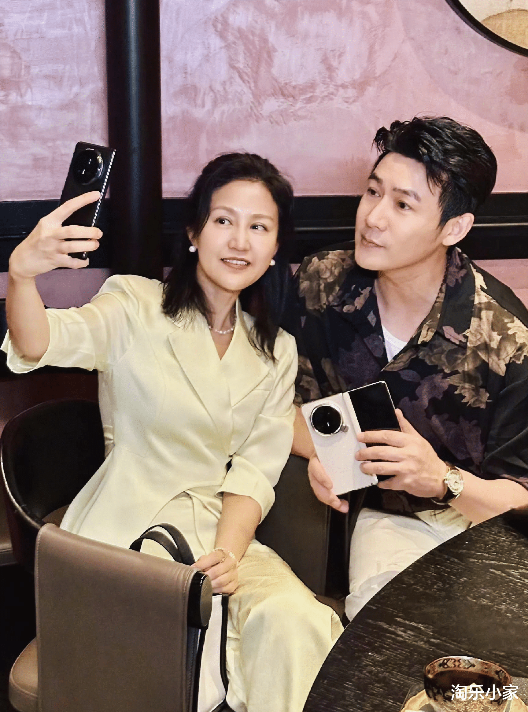 鲍蕾48岁生日,陆毅挂满家庭合照,贝儿神颜碾压妹妹?酸了酸了!