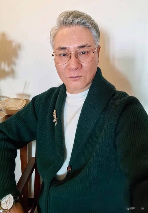 他是国家二级演员，演长剧15年，戏红人不红，如今演短剧意外爆火