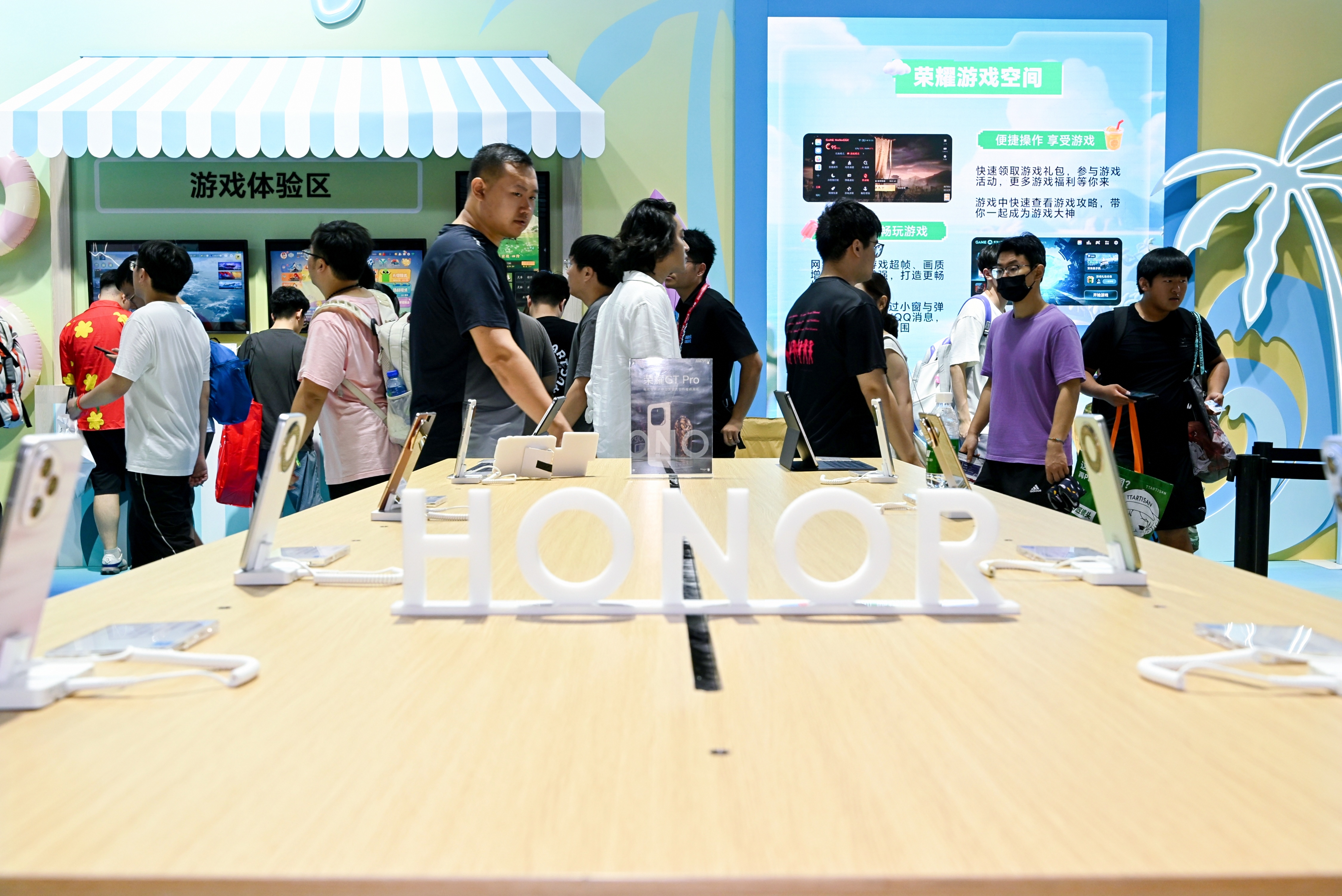 ChinaJoy荣耀展台图赏：在夏日乐园里体验扑面而来的青春气息！