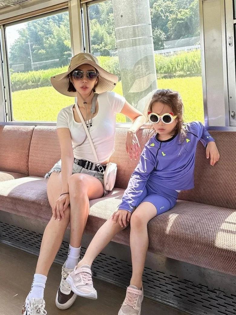 赌王前儿媳齐娇现身韩国！皮肤黝黑身材已走样，豪门贵妇气质全无