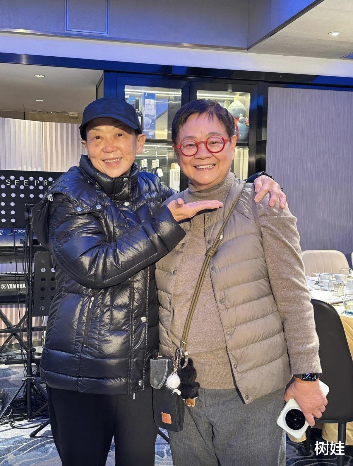 香港歌手65岁大寿众星齐聚，设宴20桌百人出席，48岁女儿帮忙张罗