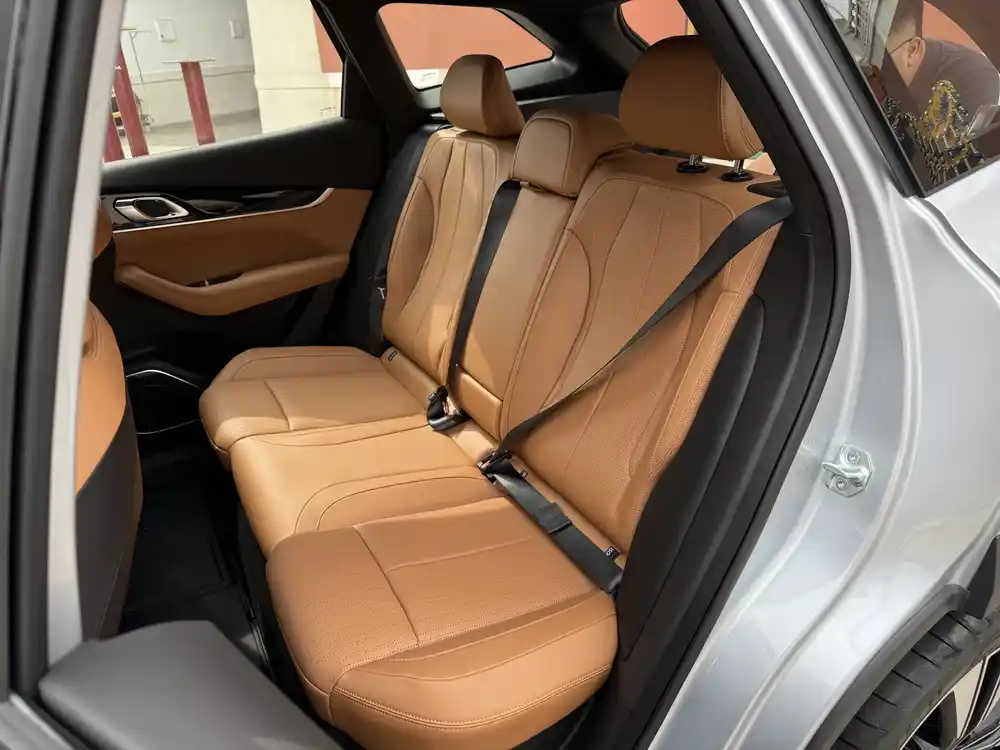 新款吉利博越L首发亮相，外观更霸气，或5月份上市