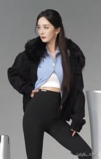 杨幂带货了一种裤子:“露胯裤”才真厉害,显瘦又修身,好高级