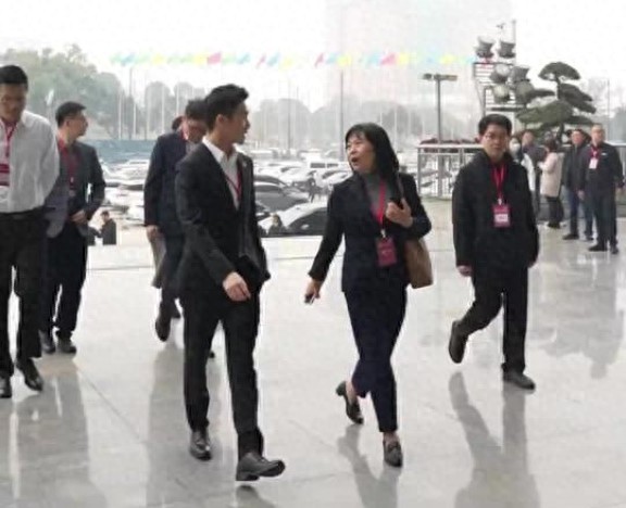 何猷君空降湖南旅博会!现身展区引围观,此行目的成谜