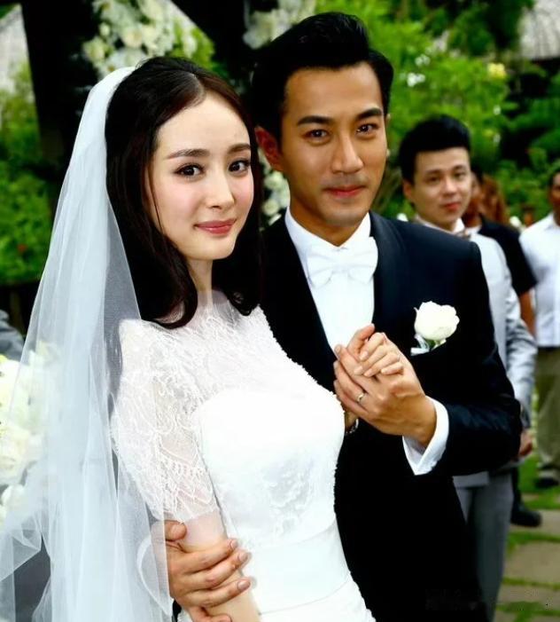 杂志年度盛典,杨幂脸僵,金晨歪嘴,姚晨身材下垂,宋茜咋老成这