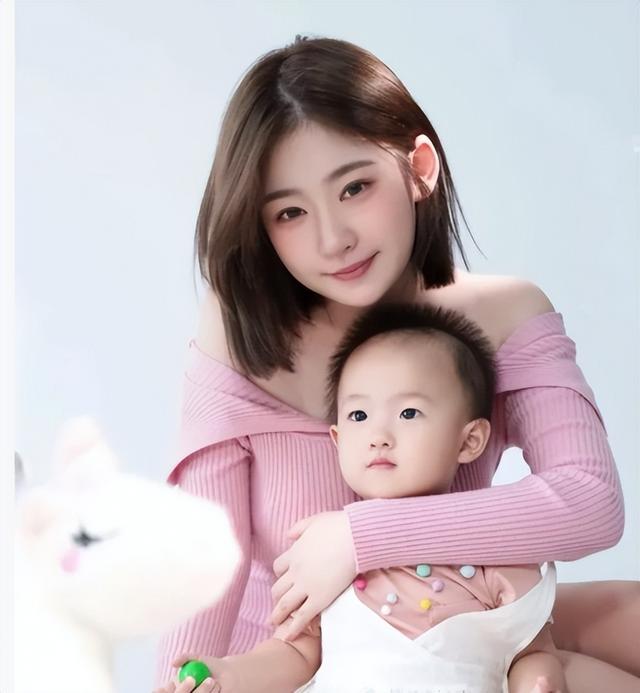 黄一鸣再度爆料:是母亲让自己去找王思聪要钱的