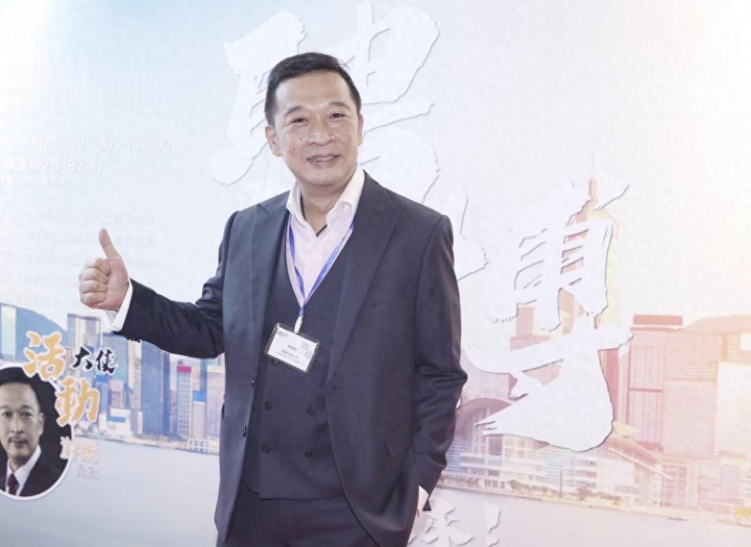 57岁TVB绿叶春节前突发脑出血,昏迷十多天后离世,女儿年纪幼小