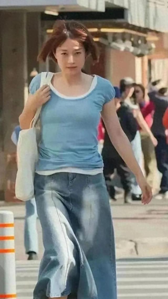 49岁马伊琍现身上海,虎背熊腰、双目无神,真实的样子没网上漂亮