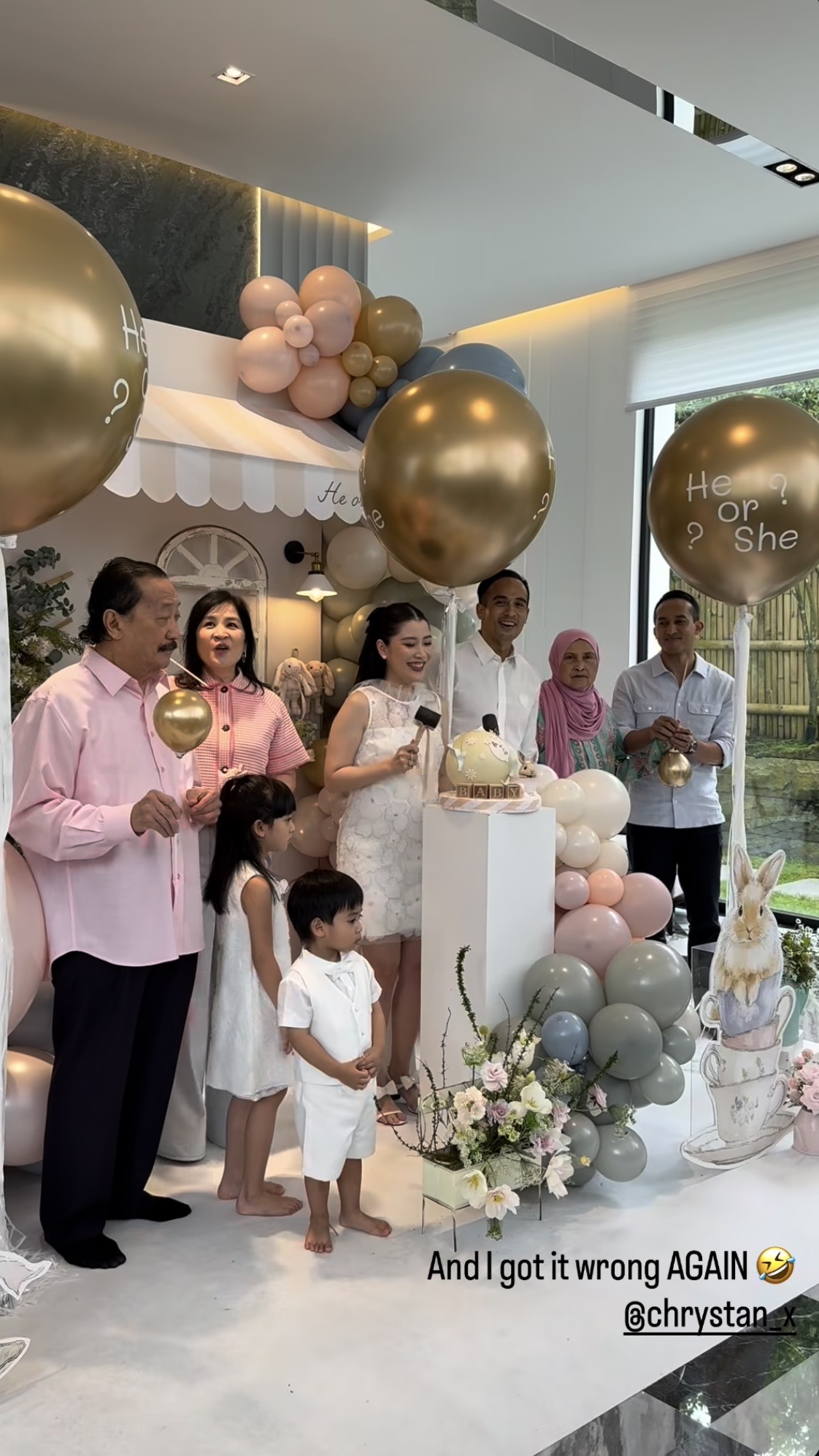 刘德华小姨子办迎婴派对,公开三胎是儿子,豪宅布置奢华挤满亲友