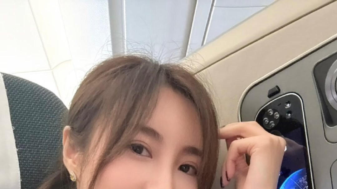 TVB视后晒机舱内自拍照！为生意四处奔波，被指憔悴不少惹人心疼