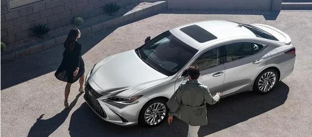 全新2025款雷克萨斯ES 250 AWD版本，搭载2.5L发动机加四驱