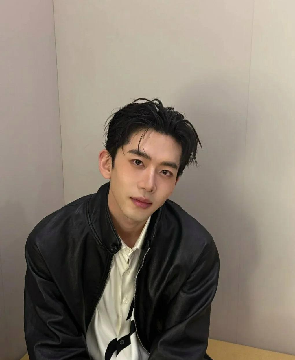 二线男星被曝未婚生子，孩子才3个月就家暴女友，更多线索指向他