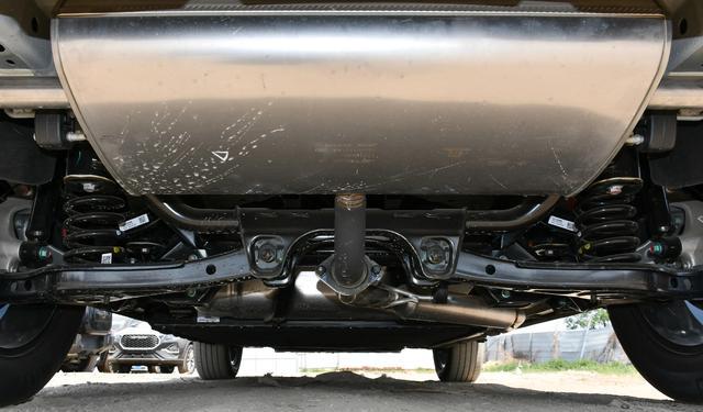 10万级越野SUV方盒子!大空间+四驱,纯电续航220km,家用也很香