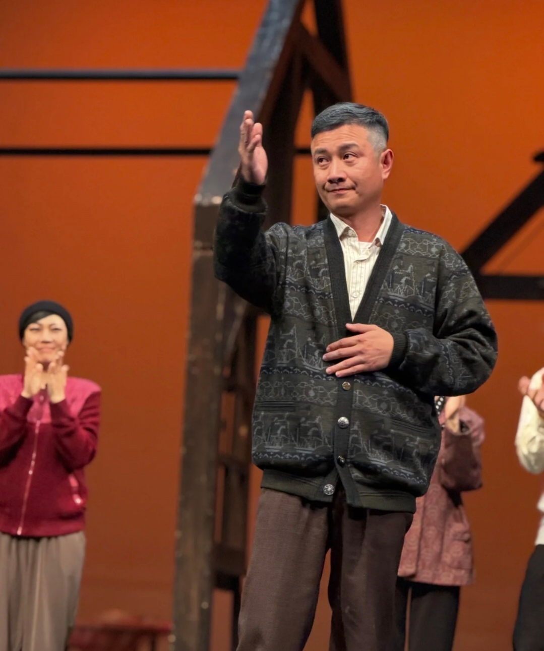 孙坚晒同学文章演出照,为他的演技动容,评论区网友几乎一边倒