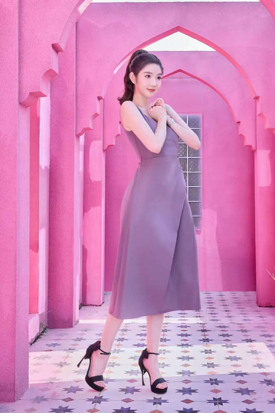 【紫裙少女,是优雅的与浪漫的重叠】——王玉雯