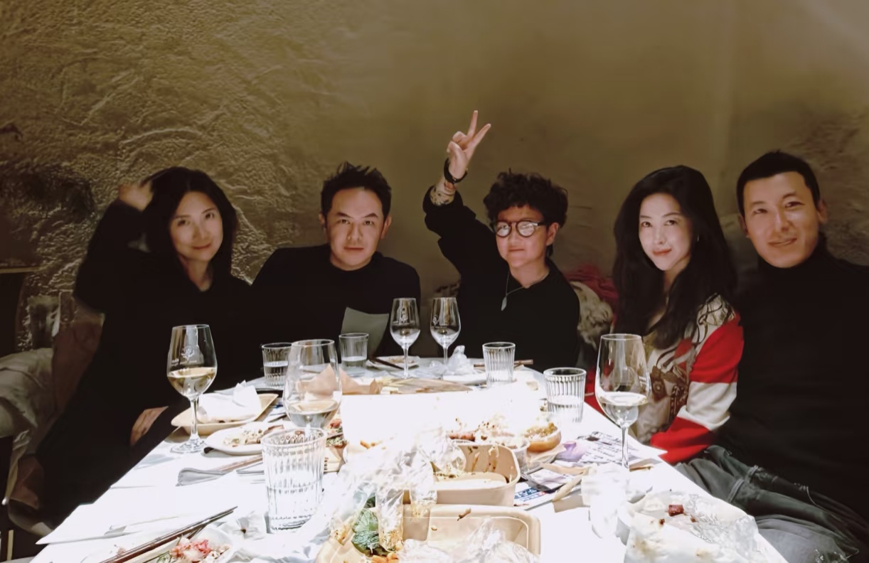 朱珠冬至发最新美照