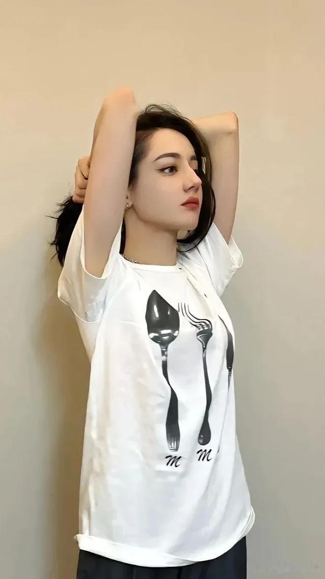 夏日木木茶｜迪丽热巴的清新美照