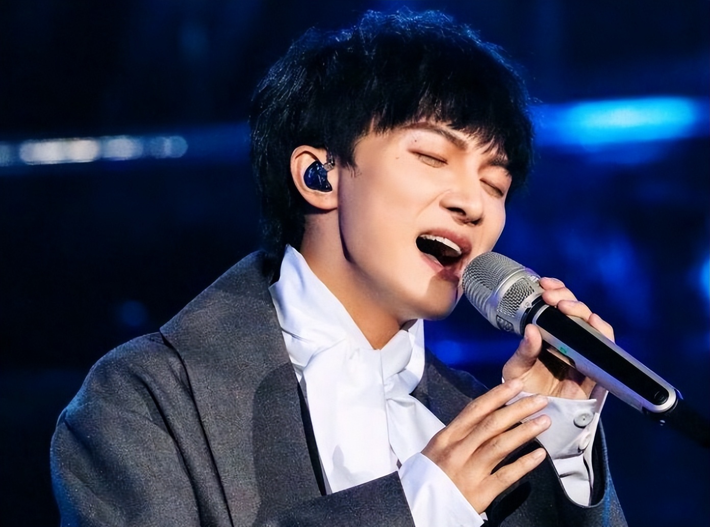 26年央视跨年官宣！期待名单出炉，周深、汪苏泷陪跑，榜一太意外