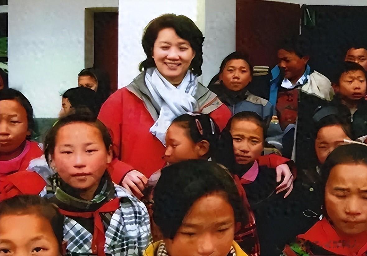 善恶到头终有报！57岁央视女主持王小丫，已走上另一条大路