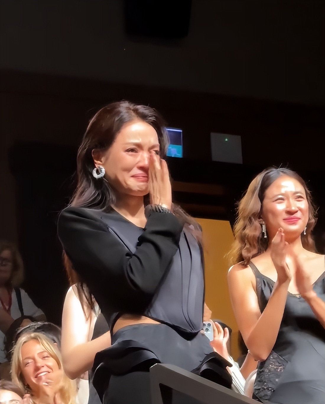 当53岁舒淇和49岁孙艺珍站在一起，我才彻底明白，什么叫相由心生