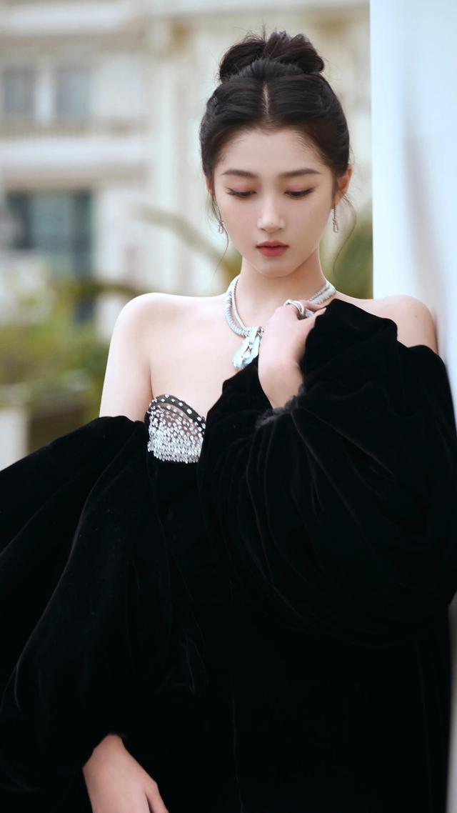 美女系列壁纸第5035期—关晓彤