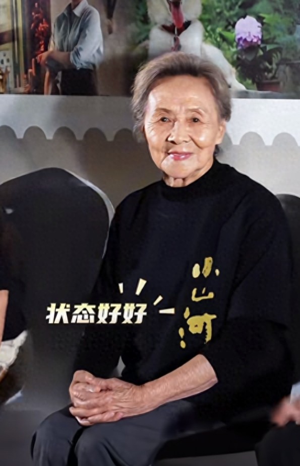 吴彦姝出席电影《小山河》首映礼,87岁状态优雅端庄尽显从容