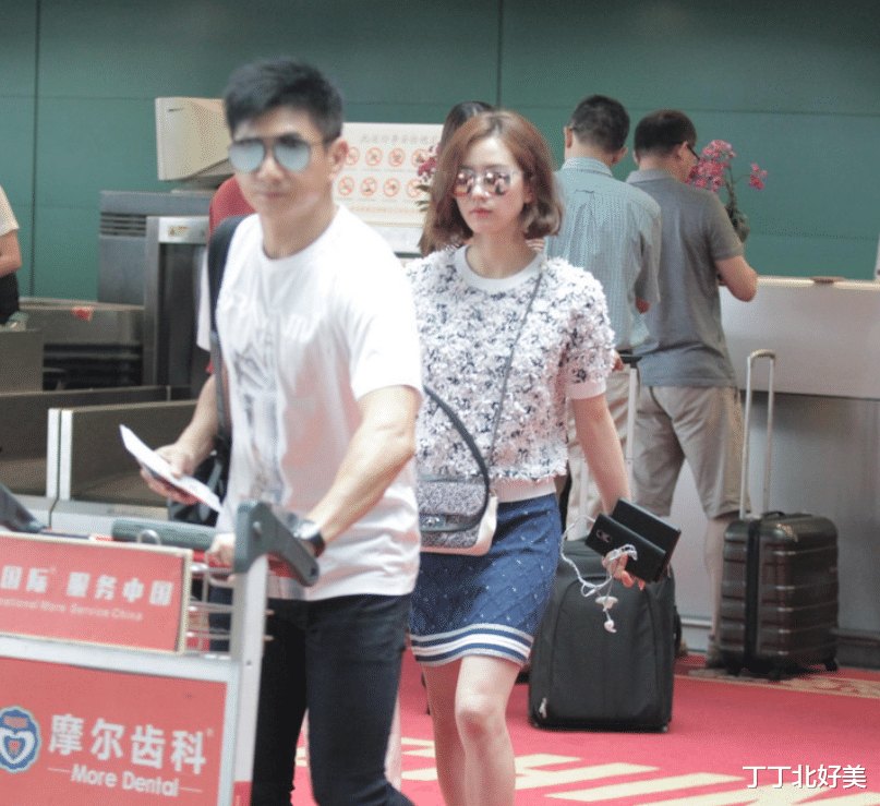 吴奇隆微微发福,小16岁的刘诗诗打扮像个小姑娘,被宠着真幸福