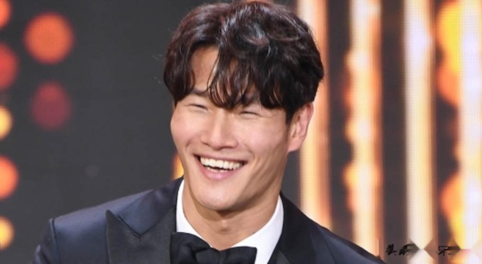 金钟国行为引起韩网众怒：一边说婚礼保密，一边借综艺炒作婚礼