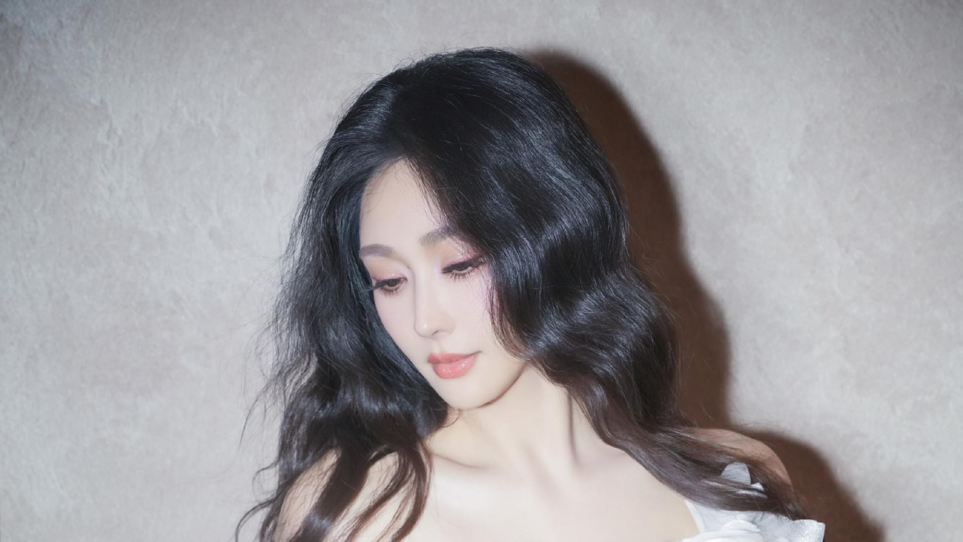 歌手，演员，陈冰