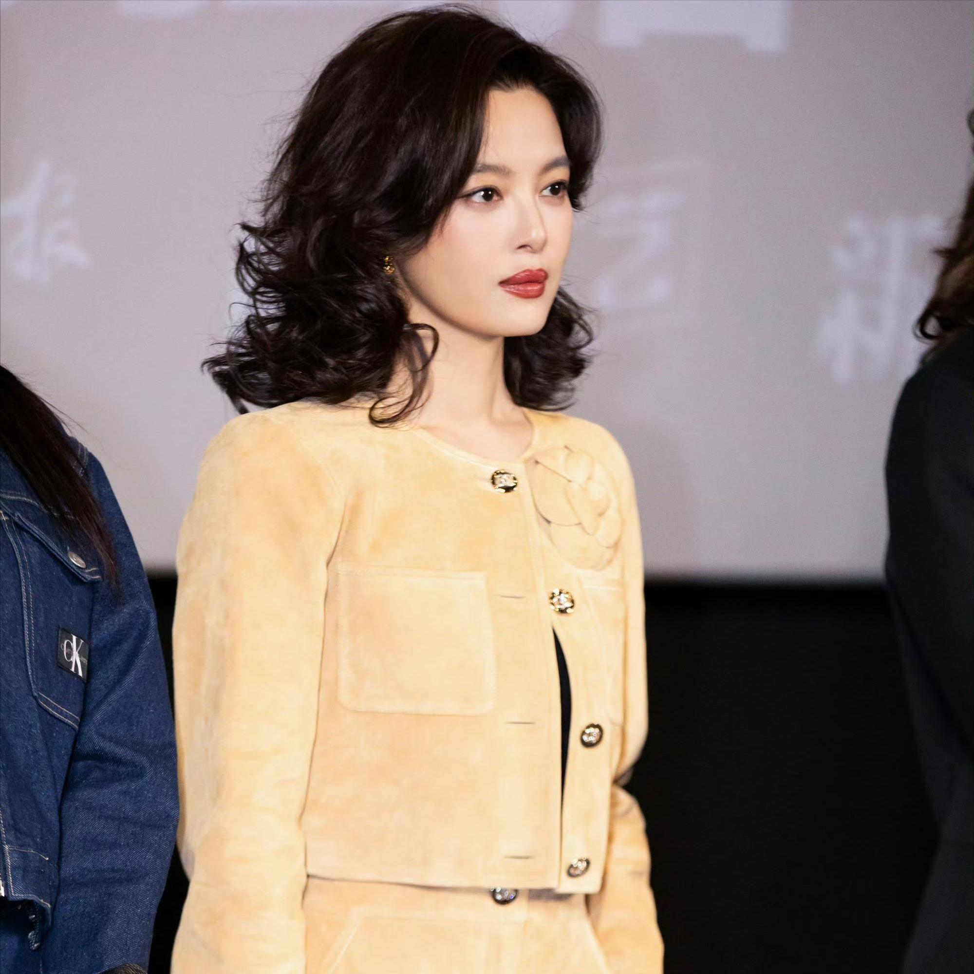 这回真是互扯头发了，辛芷蕾深夜发文怼“郝蕾”，网友：狐狸装纯